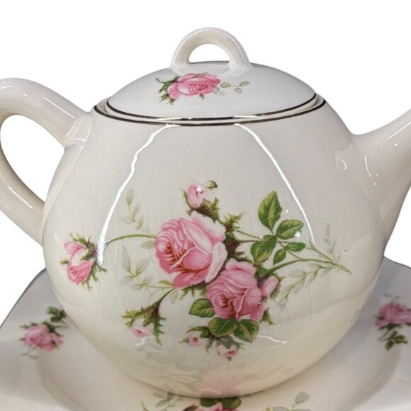 Vintage Royal Wilton Tea Set With 22K Gold Trim Teapot 4 Cups & Saucer - Picture 2 of 8